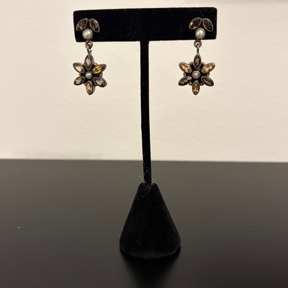 Elegant Floral Pearl Earrings